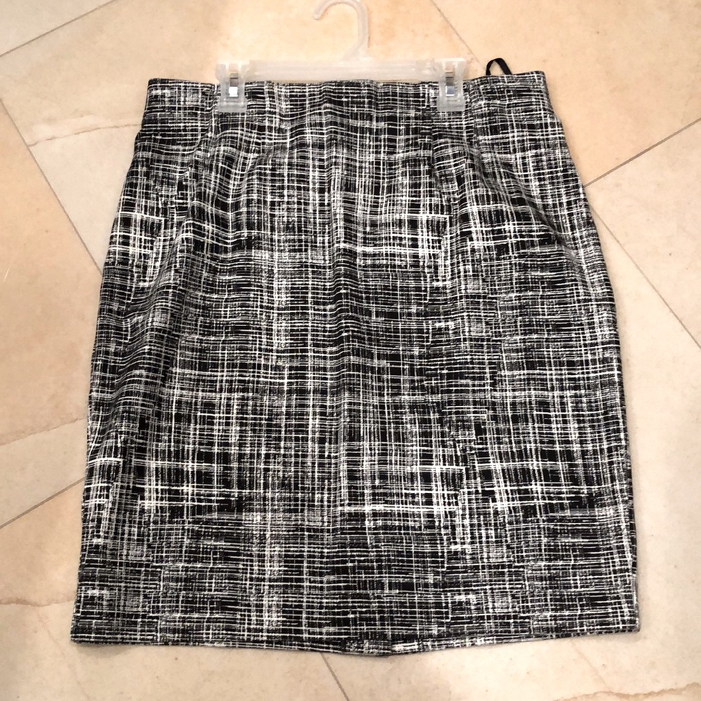 Beautiful stretch material skirt